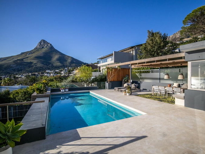 Large Camps Bay Villa with gorgeous endless views