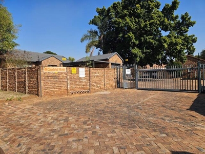 Townhouse For Rent In Rooihuiskraal, Centurion