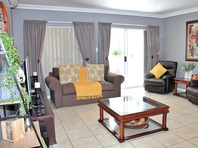 Townhouse For Sale In Glenroy Park, Port Elizabeth