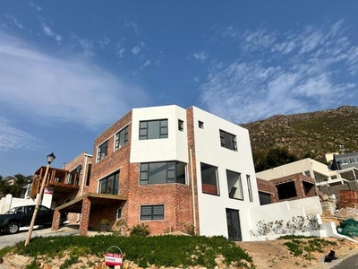 Townhouse For Sale In Mountainside, Gordons Bay