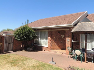 Townhouse For Sale In Pellissier, Bloemfontein