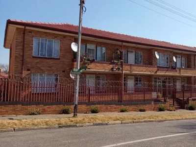 Apartment For Rent In Rosettenville, Johannesburg