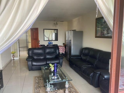 Apartment For Sale In Windermere, Durban