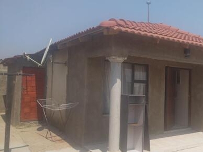 House For Sale In Ethafeni, Tembisa