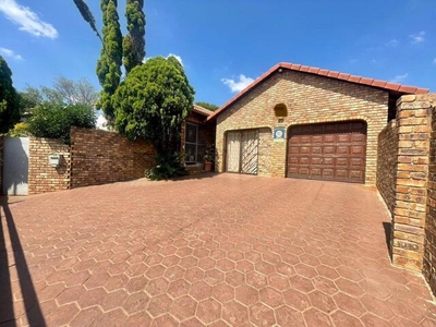 House For Sale In Faerie Glen, Pretoria