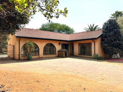 House For Sale In Helikonpark, Randfontein
