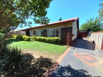 House For Sale In Kilner Park, Pretoria