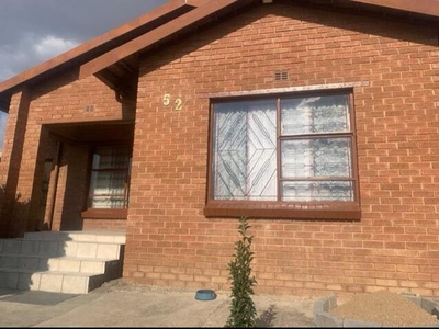 House For Sale In Tembisa Central, Tembisa