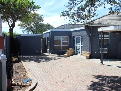 House For Sale In Thornton, Cape Town