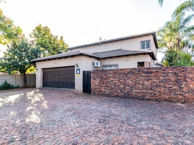 House For Sale In Waverley, Pretoria