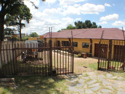 Perfect Business location/ 3 Bedroom house for Sale in Wendywood