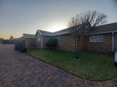 Townhouse For Rent In Arcon Park, Vereeniging