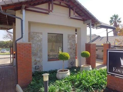 Townhouse For Rent In Crowthorne Ah, Midrand