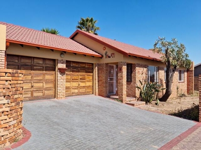 Townhouse For Rent In Del Judor Ext 10, Witbank