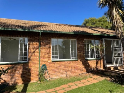 Townhouse For Rent In Garsfontein, Pretoria