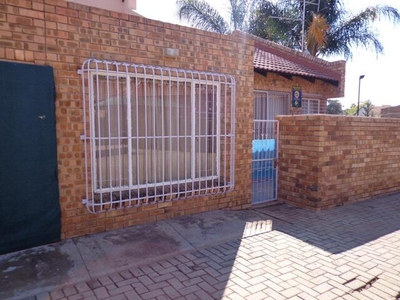 Townhouse For Rent In Penina Park, Polokwane