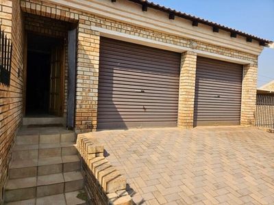 Townhouse For Rent In Thatchfield Cresent, Centurion