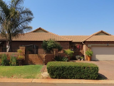 Townhouse For Rent In The Wilds, Pretoria