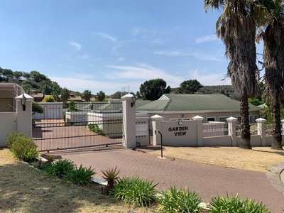 Townhouse For Sale In Arboretum, Bloemfontein