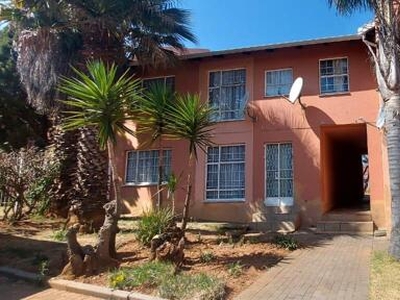 Townhouse For Sale In Lindhaven, Roodepoort