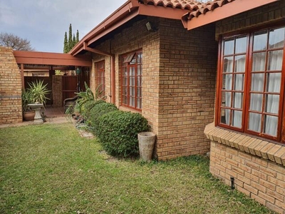 Townhouse For Sale In Monument Heights, Kimberley
