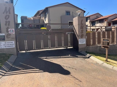 Townhouse For Sale In Mulbarton, Johannesburg