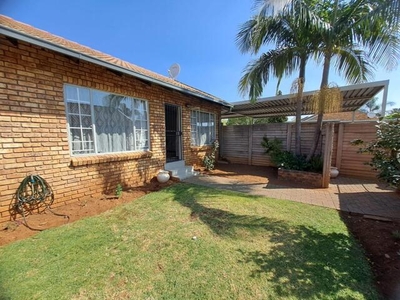 Townhouse For Sale In Rooihuiskraal North, Centurion
