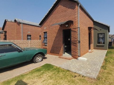 Townhouse For Sale In South Hills, Johannesburg