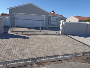 4 Bedroom Freehold For Sale in Port Owen