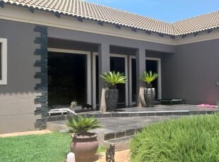 4 Bedroom House For Sale in Kuruman