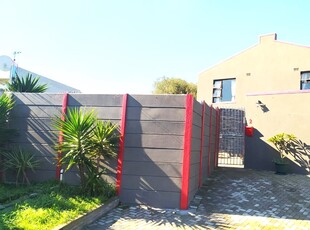 Four bedroom family home for sale in Richwood Milnerton, Cape Town.