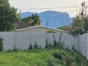 374 m² Land available in Claremont