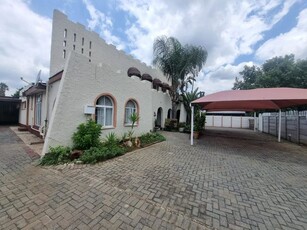 8 Bedroom House Sold in Bo-dorp