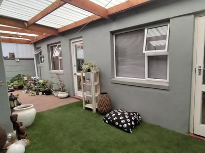 1 Bedroom cottage to rent in Grassy Park, Cape Town