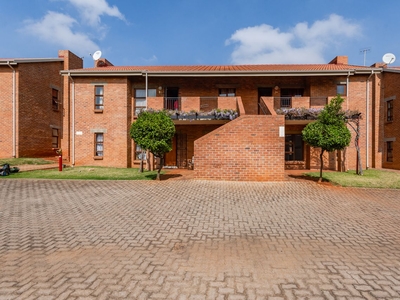 3 Bedroom Apartment For Sale in Ruimsig