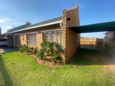 3 Bedroom Townhouse For Sale in Witbank Ext 5