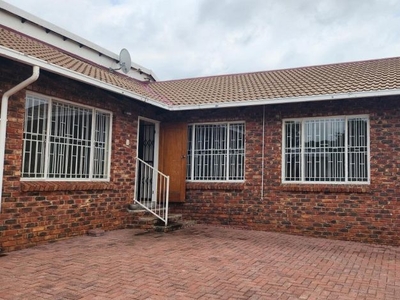 3 Bedroom townhouse - sectional to rent in Cashan, Rustenburg