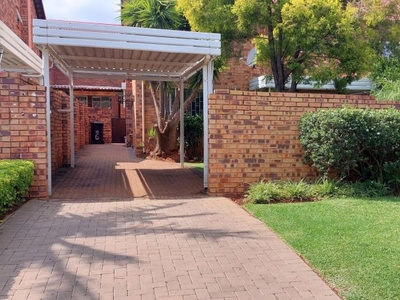 4 Bedroom duplex townhouse - sectional to rent in Garsfontein, Pretoria