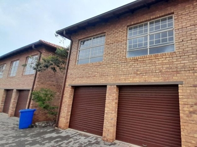 4 Bedroom duplex townhouse - sectional rented in Hazeldean, Pretoria
