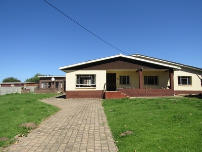 4 Bedroom House For Sale in Humansdorp