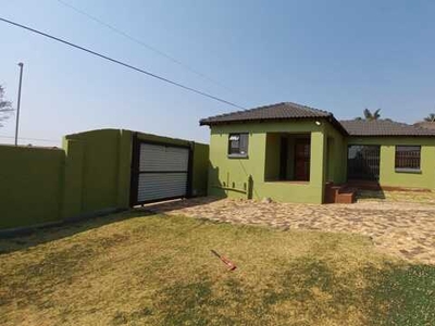 Apartment For Rent In Rangeview, Krugersdorp