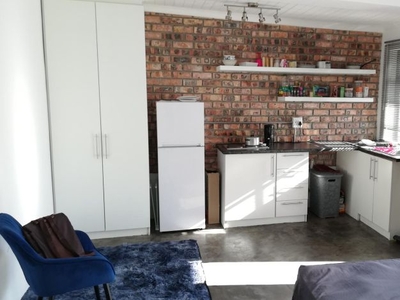 Bachelor to rent in Observatory, Cape Town