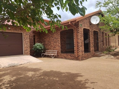 2 Bedroom House For Sale in Lethlabile