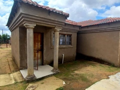3 Bedroom House For Sale in Lethlabile