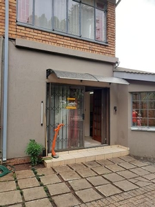 3 Bedroom Townhouse For Sale in Delmas