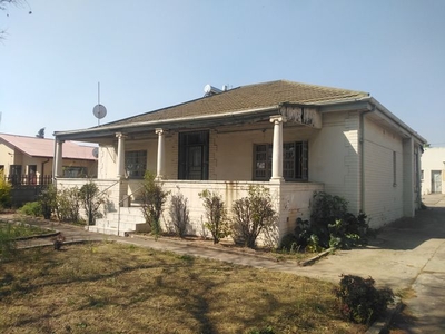 6 Bedroom House For Sale in Witbank Central