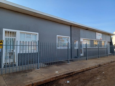 991m² Business Centre For Sale in Delmas