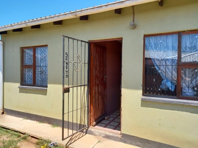 2 Bedroom House to rent in Soweto On Sea