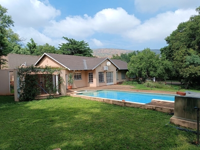 4 Bedroom House To Let in Protea Park