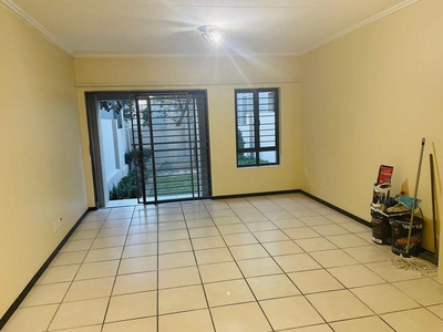 0.5 Bedroom Apartment / Flat to Rent in Paulshof